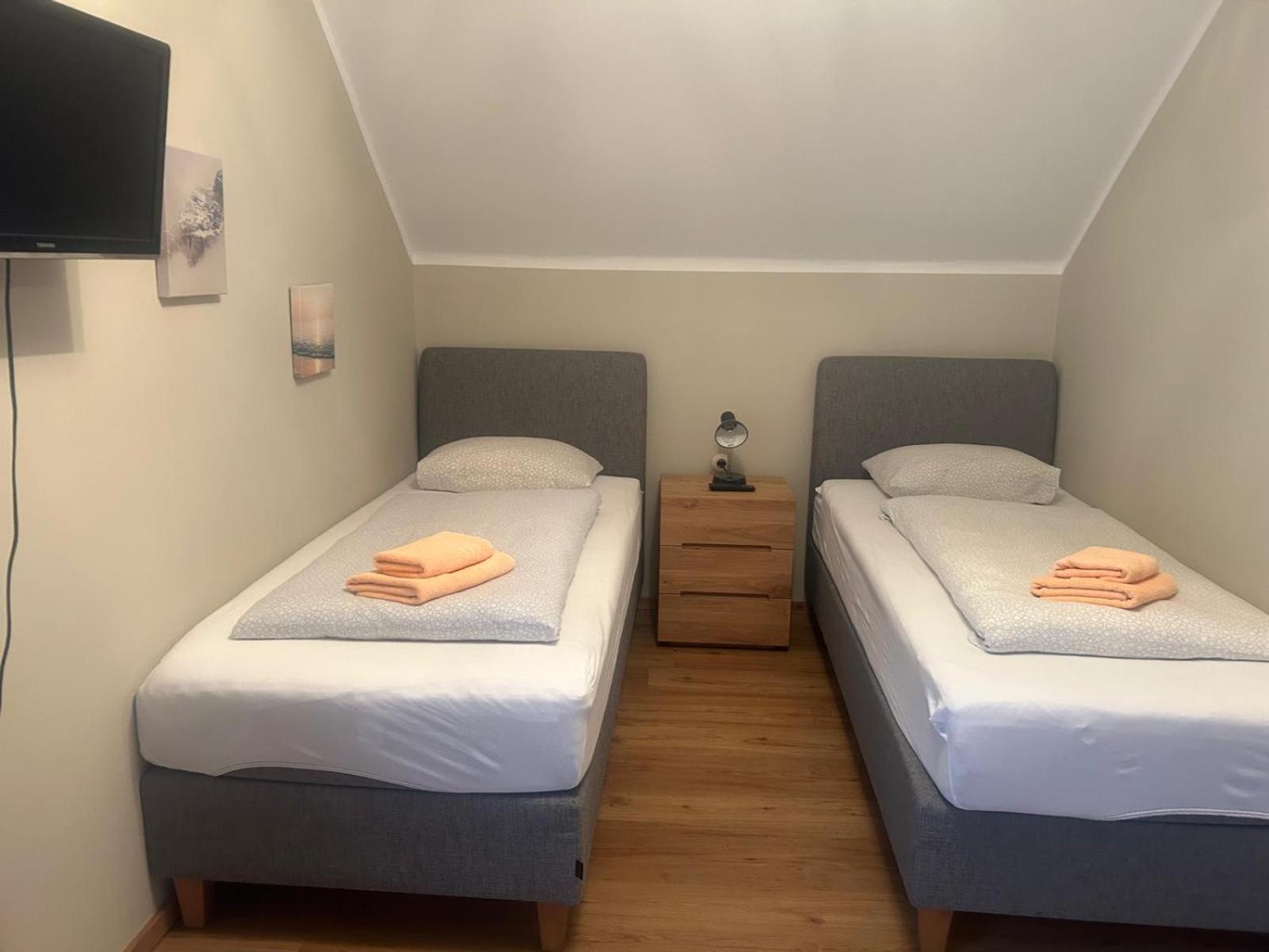 Gasthof Mit Seeterasse & Appartements Zur Landeroith Weyregg Exterior foto