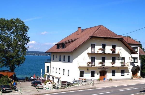 Gasthof Mit Seeterasse & Appartements Zur Landeroith Weyregg Exterior foto