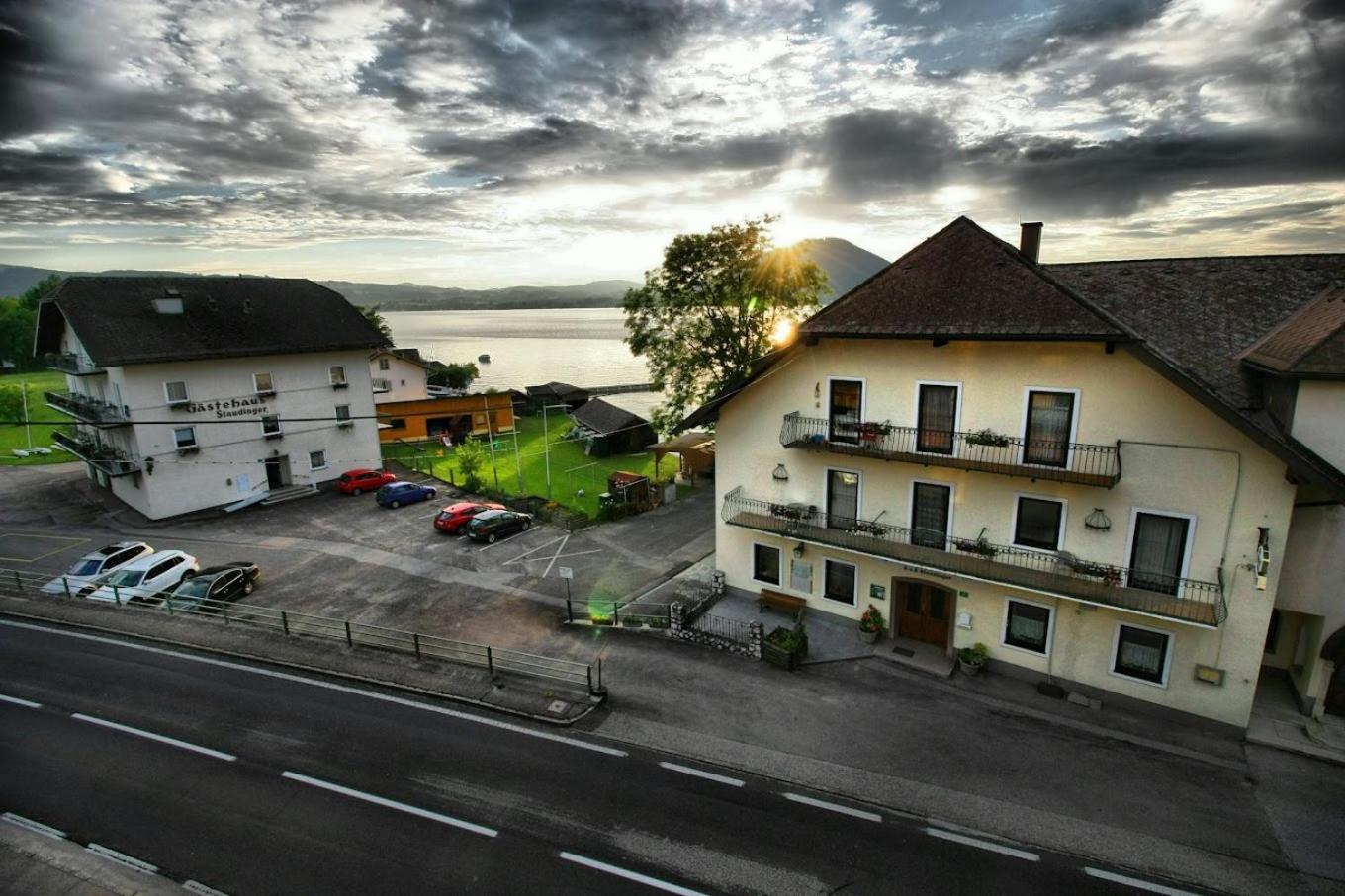 Gasthof Mit Seeterasse & Appartements Zur Landeroith Weyregg Exterior foto