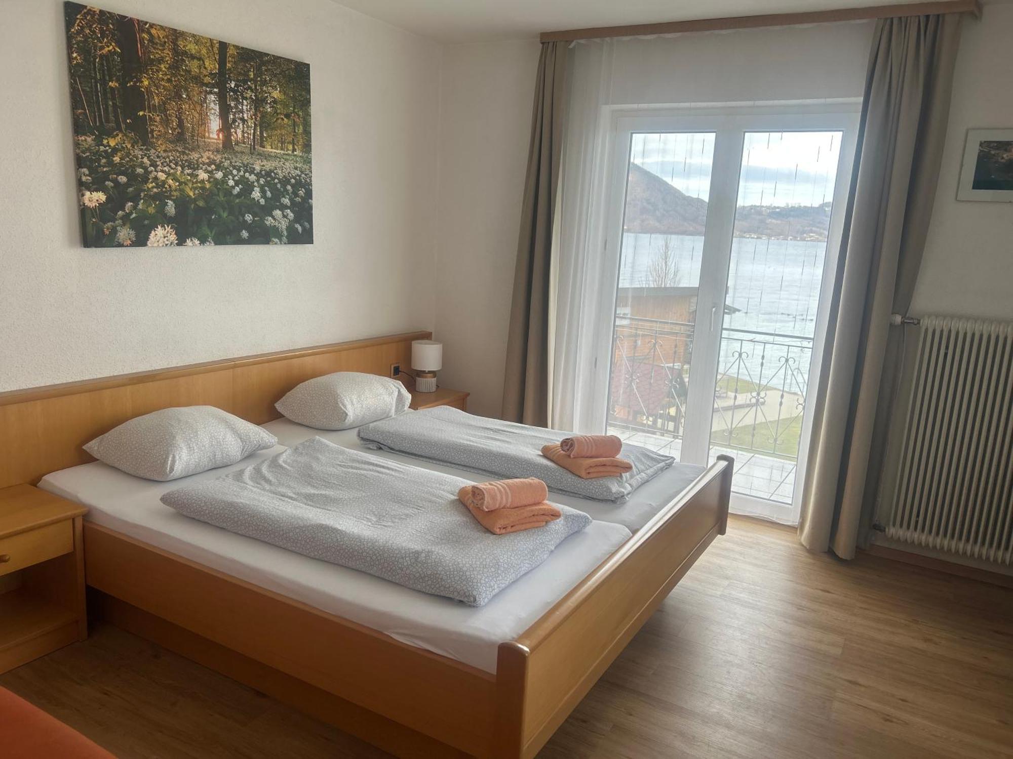 Gasthof Mit Seeterasse & Appartements Zur Landeroith Weyregg Exterior foto